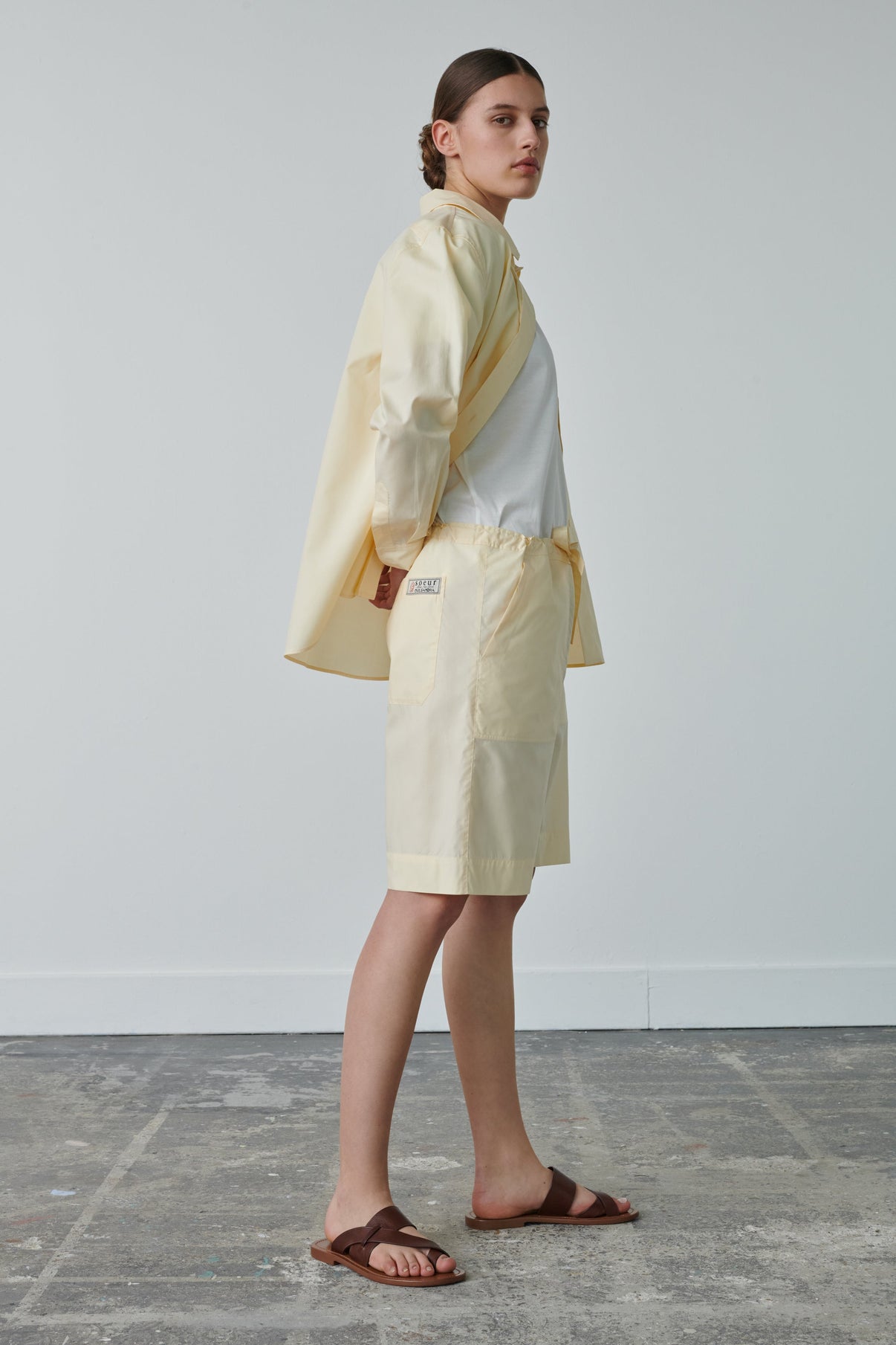 EAST OFF-WHITE SIDE SHORTS vue 3